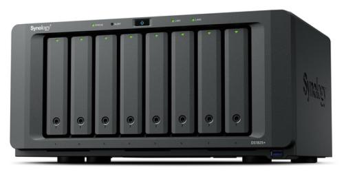 SYNOLOGY NAS TOWER 8X SATA, 2X NVME, RYZEN V1500B, 8GB ECC, PCIE, MAX 40 CAM, 2 LICENZE,